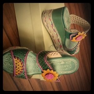 L'Artiste Spring Step mint multi sandals